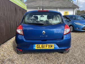 2012 Renault Clio 1.2 Dynamique Tomtom in Blue — image 5