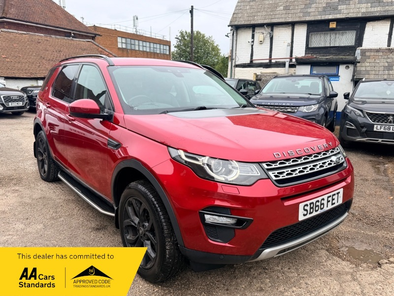 2017 Land Rover Discovery Sport Td4 Hse in Red — image 1