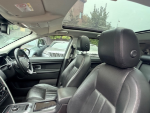 2017 Land Rover Discovery Sport Td4 Hse in Red — image 6