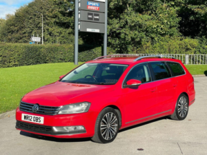 2012 Volkswagen Passat 2.0 Tdi Bluemotion Tech Sport Euro 5 (s/s) 5dr in Red — image 3