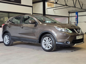 2017 Nissan Qashqai 1.2 Dig-T Acenta 2WD Euro 6 (s/s) 5dr in Bronze — image 3