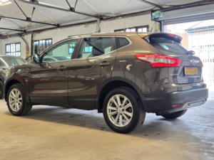 2017 Nissan Qashqai 1.2 Dig-T Acenta 2WD Euro 6 (s/s) 5dr in Bronze — image 6