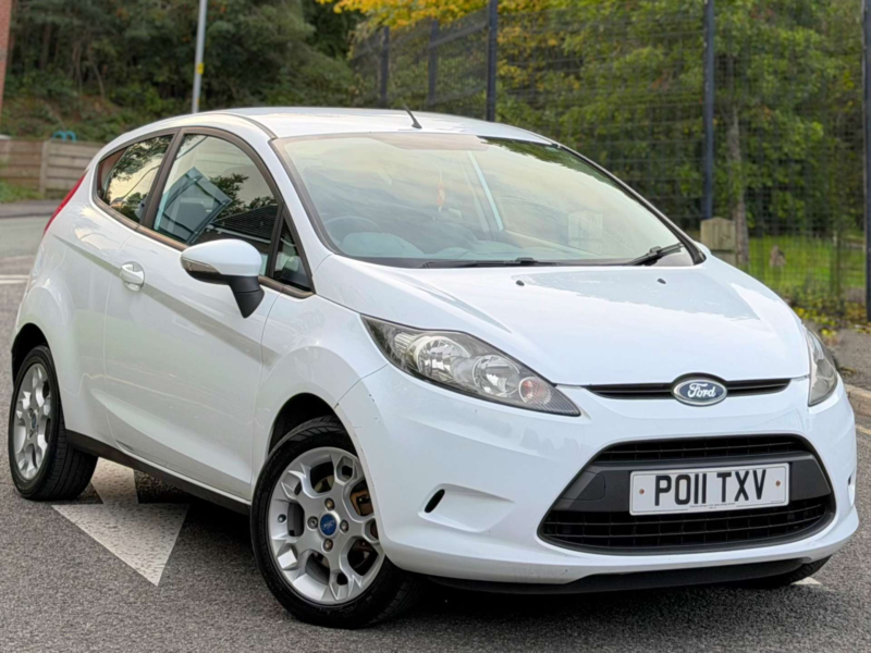 2011 Ford Fiesta 1.25 Edge Hatchback 3dr Petrol Manual (129 G/km, 81 Bhp) in White — image 1