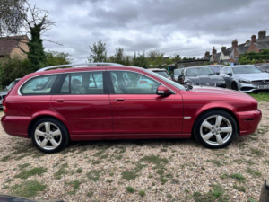 2009 Jaguar X-Type 2.2 D Dpf Se in Red — image 5