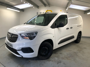 2020 Vauxhall Combo 1.5 L2h1 2300 Sportive S/s 101 Bhp in White — image 2