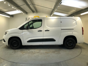 2020 Vauxhall Combo 1.5 L2h1 2300 Sportive S/s 101 Bhp in White — image 3