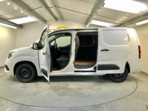 2020 Vauxhall Combo 1.5 L2h1 2300 Sportive S/s 101 Bhp in White — image 4