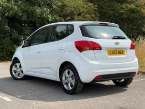 2012 Kia Venga 1.6 2 MPV 5dr Petrol Auto Euro 5 (123 Bhp) in White — image 3