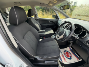 2012 Kia Venga 1.6 2 MPV 5dr Petrol Auto Euro 5 (123 Bhp) in White — image 4