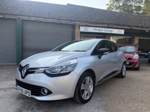 2015 Renault Clio 1.5 Dci Dynamique Nav One Owner Full Service History Low Road Tax Just £20 A Year in Silver — image 2