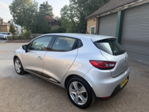 2015 Renault Clio 1.5 Dci Dynamique Nav One Owner Full Service History Low Road Tax Just £20 A Year in Silver — image 3