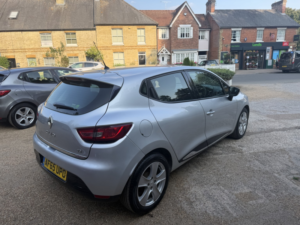 2015 Renault Clio 1.5 Dci Dynamique Nav One Owner Full Service History Low Road Tax Just £20 A Year in Silver — image 4