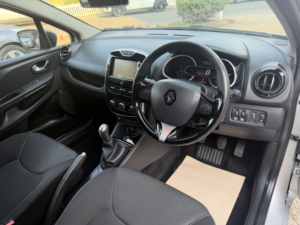 2015 Renault Clio 1.5 Dci Dynamique Nav One Owner Full Service History Low Road Tax Just £20 A Year in Silver — image 5