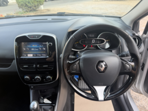 2015 Renault Clio 1.5 Dci Dynamique Nav One Owner Full Service History Low Road Tax Just £20 A Year in Silver — image 6