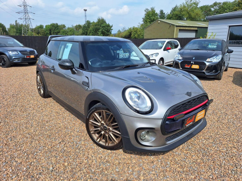 2017 MINI Hatch 1.5 Cooper Euro 6 (s/s) 3dr in Silver — image 1