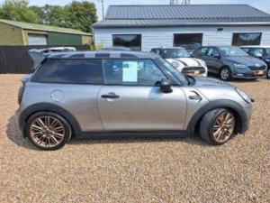 2017 MINI Hatch 1.5 Cooper Euro 6 (s/s) 3dr in Silver — image 5