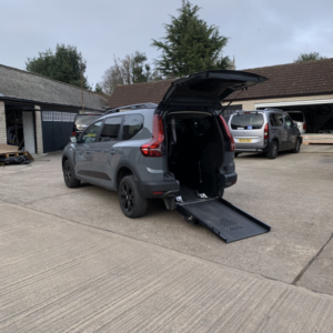 2023 Dacia Jogger 1.0 Tce Extreme Se in Grey — image 2
