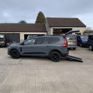 2023 Dacia Jogger 1.0 Tce Extreme Se in Grey — image 3