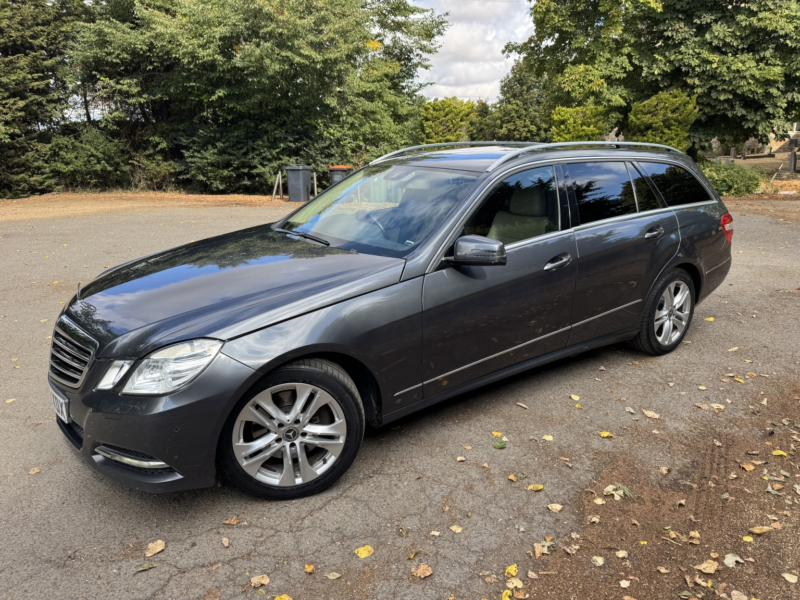 2012 Mercedes-Benz E Class Estate 2010 - 2013 in Grey — image 1