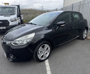 2015 Renault Clio 1.5 Dci Dynamique Media Nav in Black — image 2
