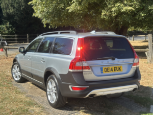 2014 Volvo Xc70 2.4 D5 Se Lux in Silver — image 3