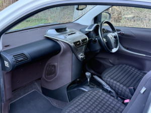2010 Toyota Iq 1.3 Dual Vvt-I 3 in White — image 6