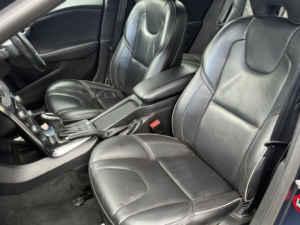 2015 Volvo V40 1.6 R-Design Lux D2 (115hp) in Blue — image 3