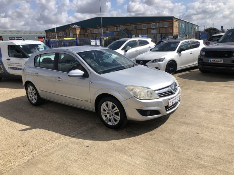 2008 Vauxhall Astra 1.8 I 16v Design in Silver — image 1