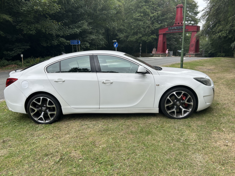 2013 Vauxhall Insignia 2.8 T V6 Vxr Supersport in White — image 1
