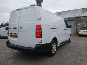 2020 Vauxhall Vivaro 2.0 Turbo D 3100 Dynamic L2 H1 Euro 6 (s/s) 6dr in White — image 3