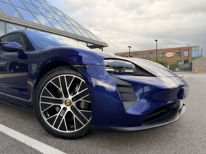 2022 Porsche Taycan Performance Plus 93.4kwh in Blue — image 4