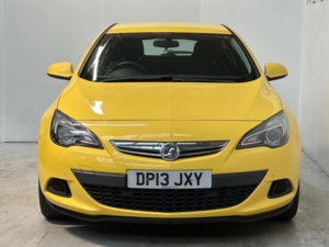 2013 Vauxhall Astra Gtc 2.0 Cdti Sport Euro 5 (s/s) 3dr in Yellow — image 2