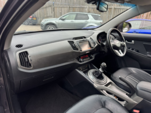 2014 Kia Sportage 1.7 Crdi Ecodynamics 4 SUV 5dr Diesel Manual 2WD Euro 5 (s/s) (114 Bhp) in Silver — image 6