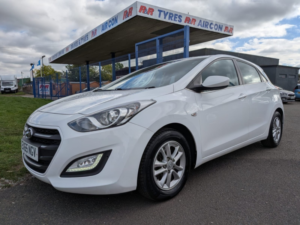 2015 Hyundai I30 1.6 Crdi Blue Drive Se in White — image 2