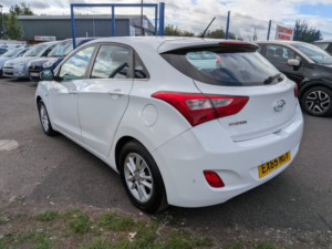 2015 Hyundai I30 1.6 Crdi Blue Drive Se in White — image 3