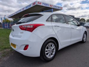 2015 Hyundai I30 1.6 Crdi Blue Drive Se in White — image 4