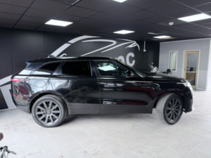 2021 Land Rover Range Rover Velar 2.0 D240 R-Dynamic Hse Auto 4WD Euro 6 (s/s) 5dr in Black — image 6