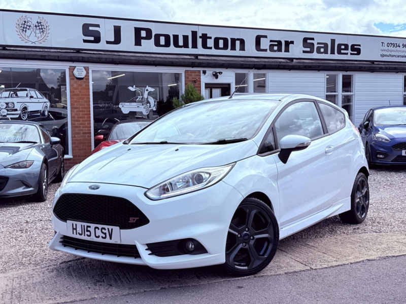 2015 Ford Fiesta 1.6 T Ecoboost St-3 in White — image 1