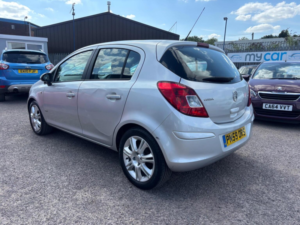 2009 Vauxhall Corsa 1.4i 16v Design 5dr (a/c) in Silver — image 2