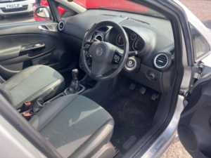 2009 Vauxhall Corsa 1.4i 16v Design 5dr (a/c) in Silver — image 3