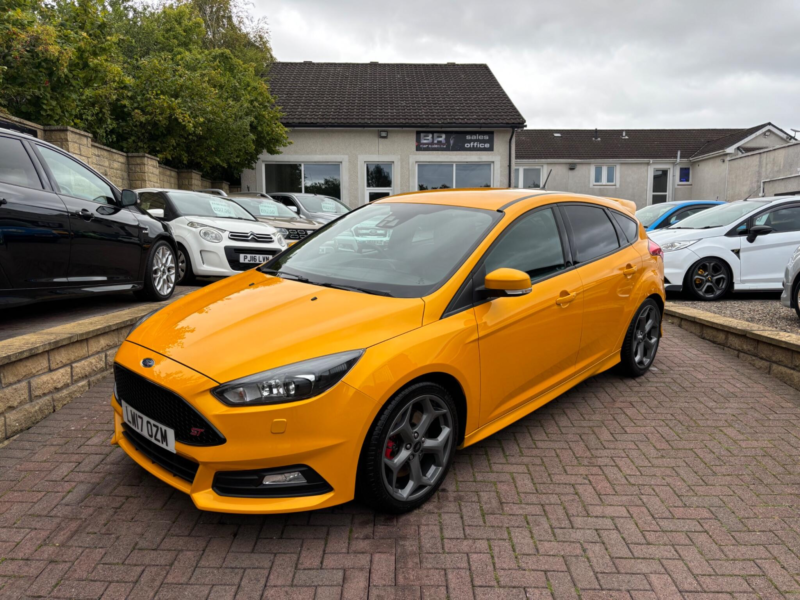 2017 Ford Focus 2.0 Tdci St-3 Euro 6 (s/s) 5dr in Yellow — image 1