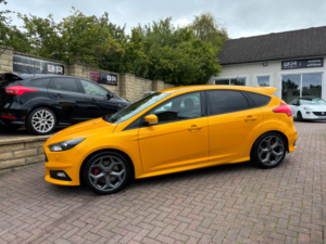 2017 Ford Focus 2.0 Tdci St-3 Euro 6 (s/s) 5dr in Yellow — image 5