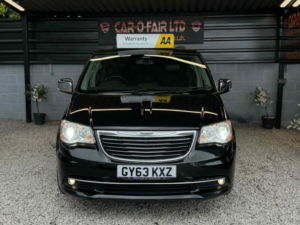 2013 Chrysler Grand Voyager 2.8 Crd Limited in Black — image 3