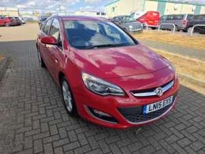 2015 Vauxhall Astra 1.6 I Sri Automatic in Red — image 2