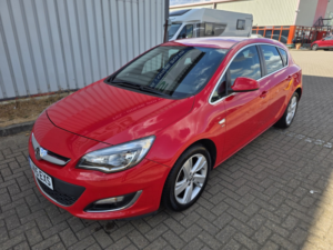2015 Vauxhall Astra 1.6 I Sri Automatic in Red — image 5