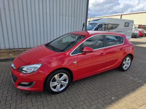 2015 Vauxhall Astra 1.6 I Sri Automatic in Red — image 6