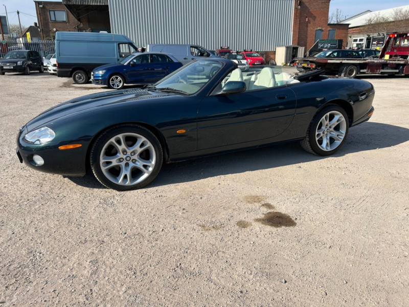 2001 Jaguar Xk8 4.0 in Green — image 1