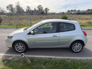 2009 Renault Clio 1.2 Dynamique Tomtom in Silver — image 6