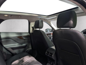 2017 Jaguar F-Pace 2.0 P250i Portfolio Auto AWD Euro 6 (s/s) 5dr in Grey — image 4