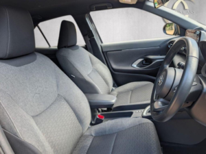 2023 Toyota Yaris Cross 1.5 Vvt-H Design E-CVT Euro 6 (s/s) 5dr in Grey — image 4